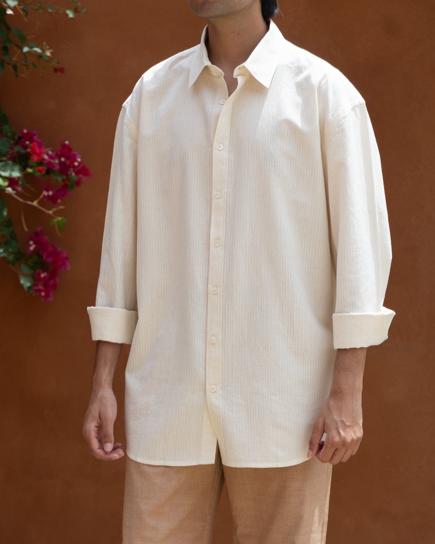 Ecru self-textured shirt with a relaxed silhouette, ideal for eco-conscious men.