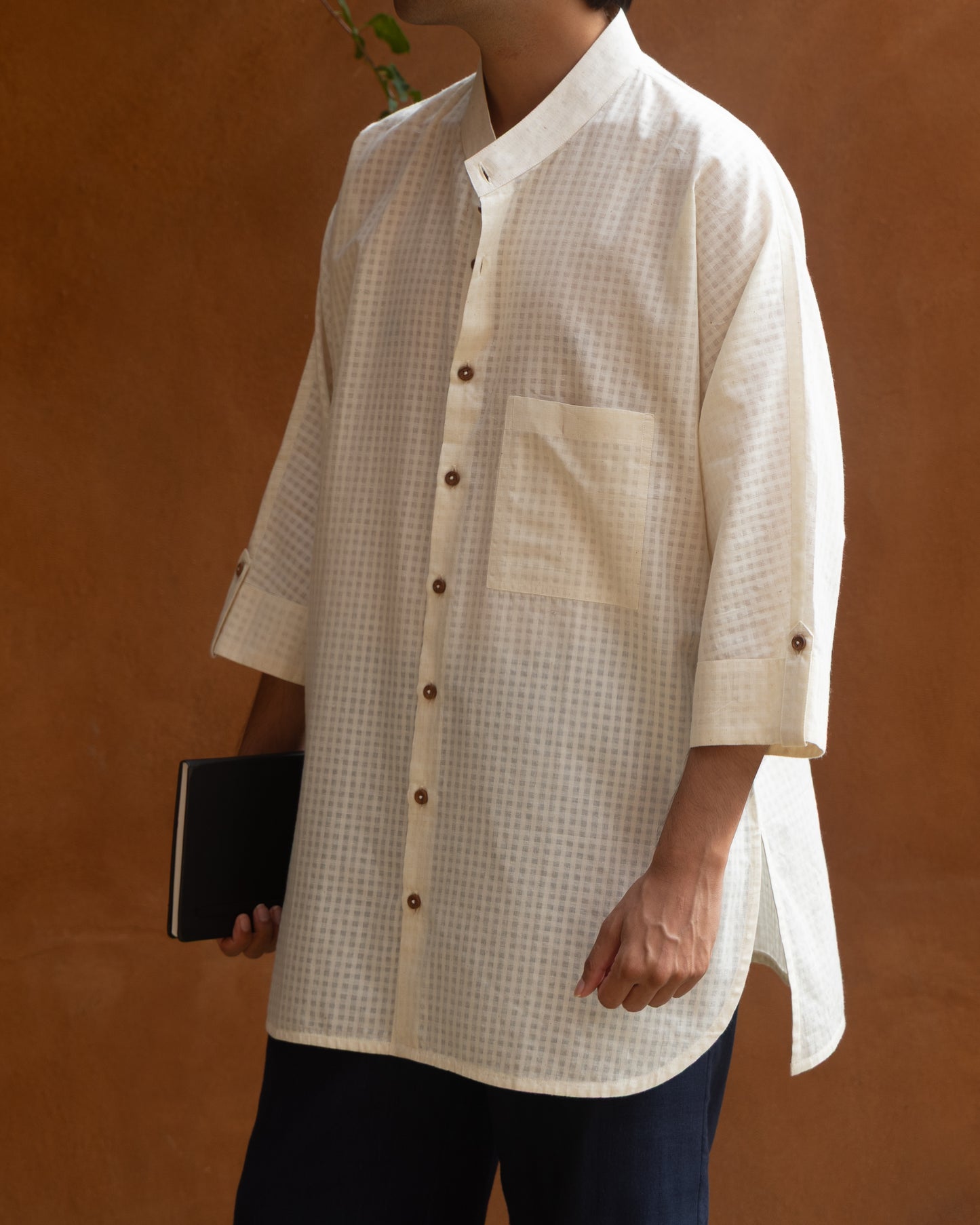 Light ecru kimono-style shirt for men featuring a relaxed fit, quarter sleeves, and subtle self-check texture in handspun cotton.